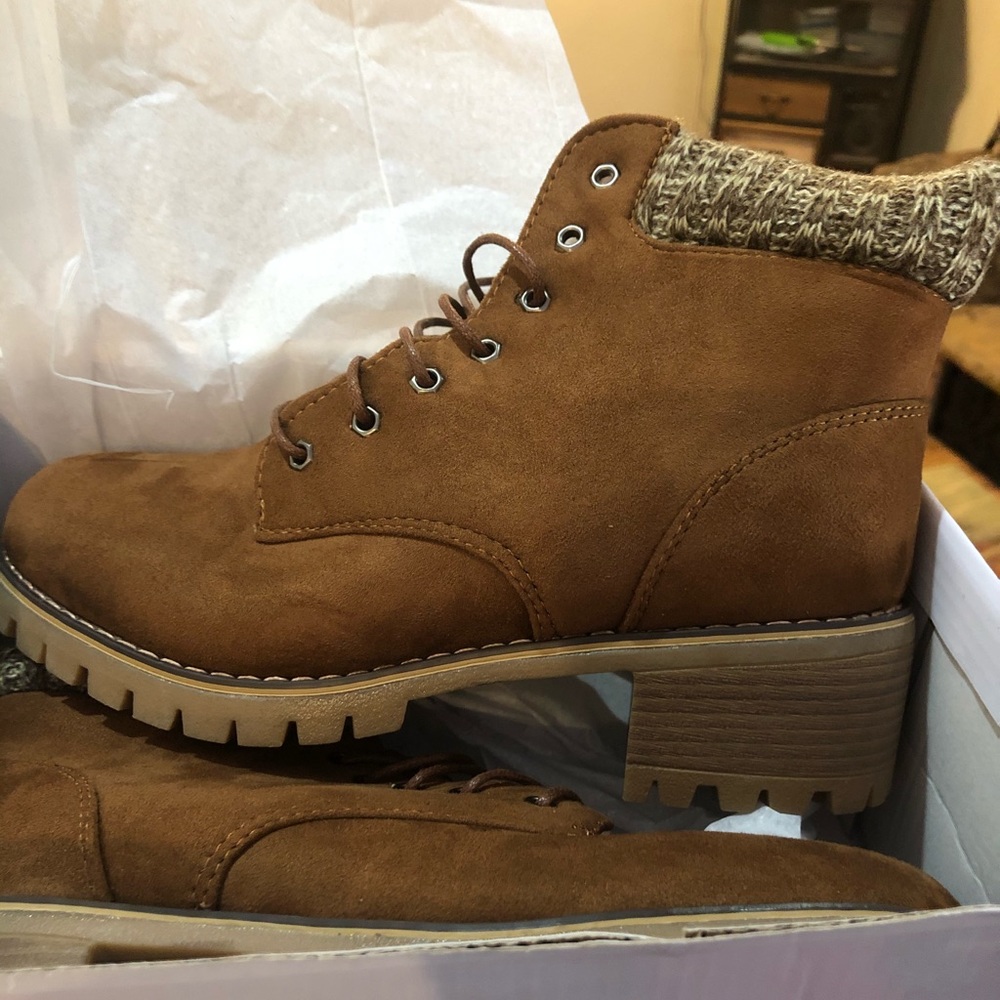 Women’s size 9.5 New Fleece Lined Boots
